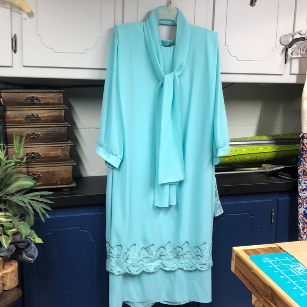 The Jones Girl Light aqua shift style dress with slip and scarf size 18